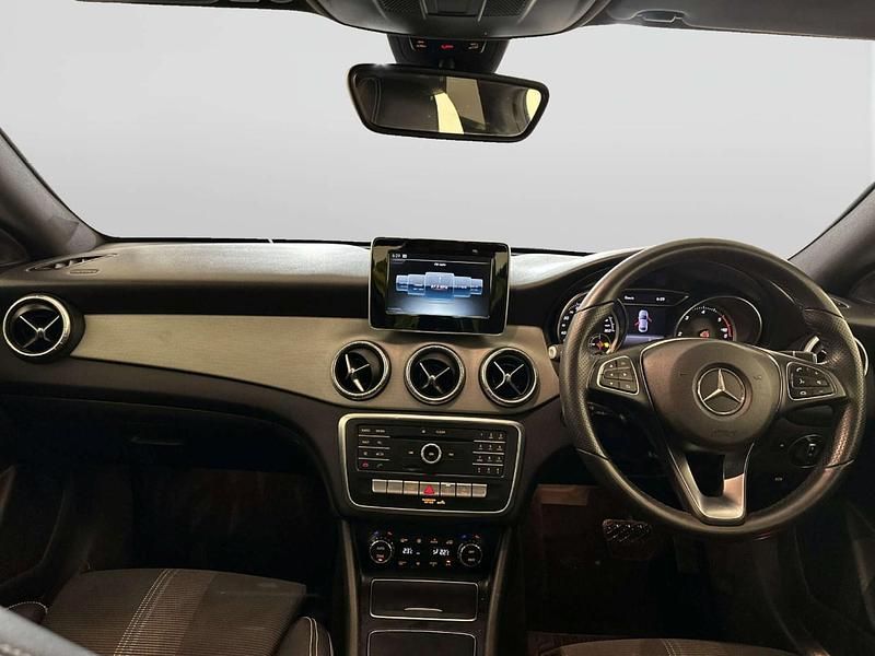 Used Mercedes CLA220 177 HP (130 kW) 2018 White Sedan