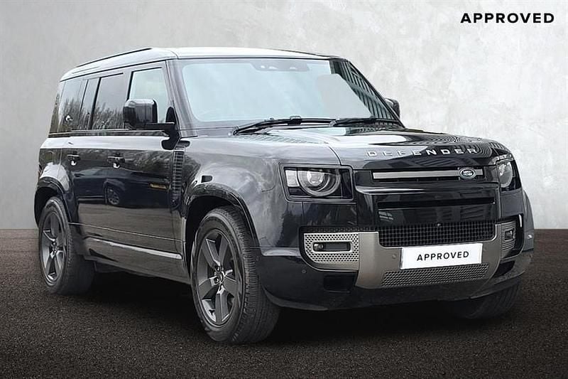 Used Land Rover Defender HSE Dynamic 300 HP (220 kW) 2024 Black Estate