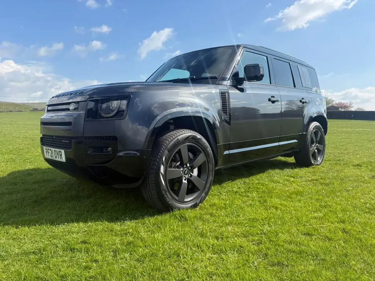 Used Land Rover Defender HSE Dynamic 300 HP (220 kW) 2021 Grey SUV
