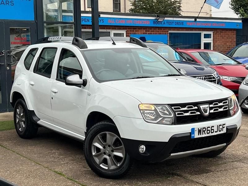 White Used 2016 Dacia Duster Lauréate SUV | £7,480 (Good price) - Image 1/4
