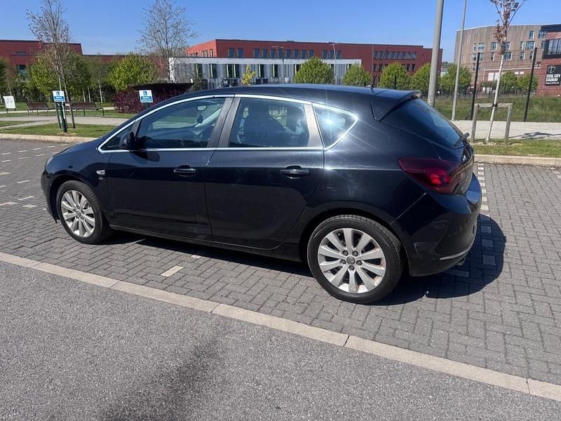Usado Vauxhall Astra Elite 165 CV (121 kW) 2013 Negro Utilitario