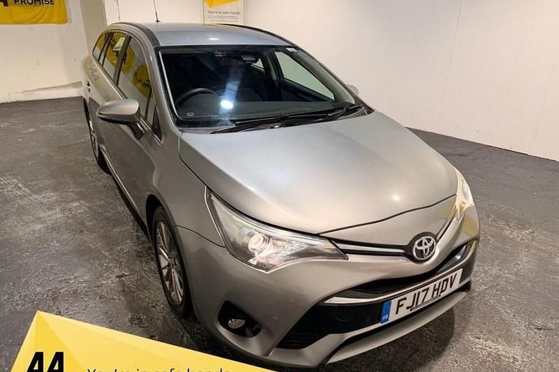 Used Toyota Avensis Business Edition 112 HP (82 kW) 2017 Grey Estate