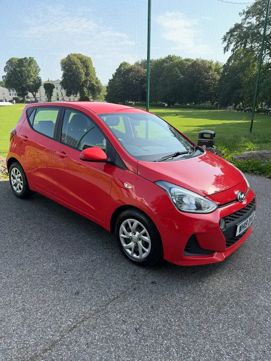 Used Hyundai i10 SE 100 HP (73 kW) 2019 Red Hatchback