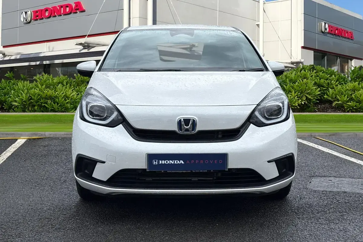 Used Honda Jazz Hybrid 109 HP (80 kW) 2020 White Hatchback