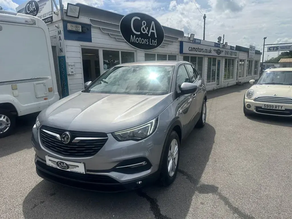 Used Vauxhall Grandland X S 130 HP (95 kW) 2018 Grey SUV