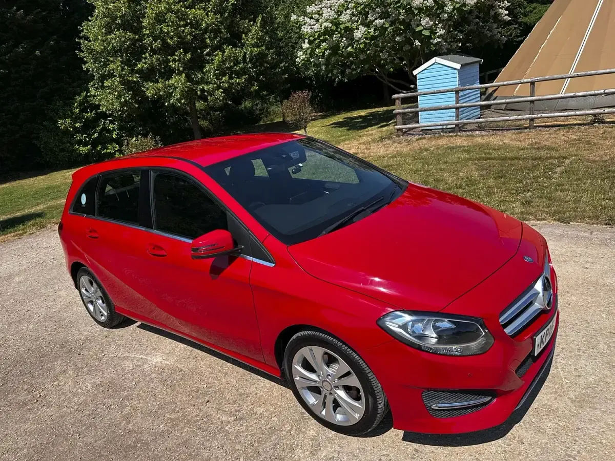 Used Mercedes B180 2015 Red Hatchback