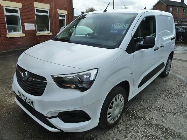 Used Vauxhall Combo Sportive 101 HP (74 kW) 2020 White MPV