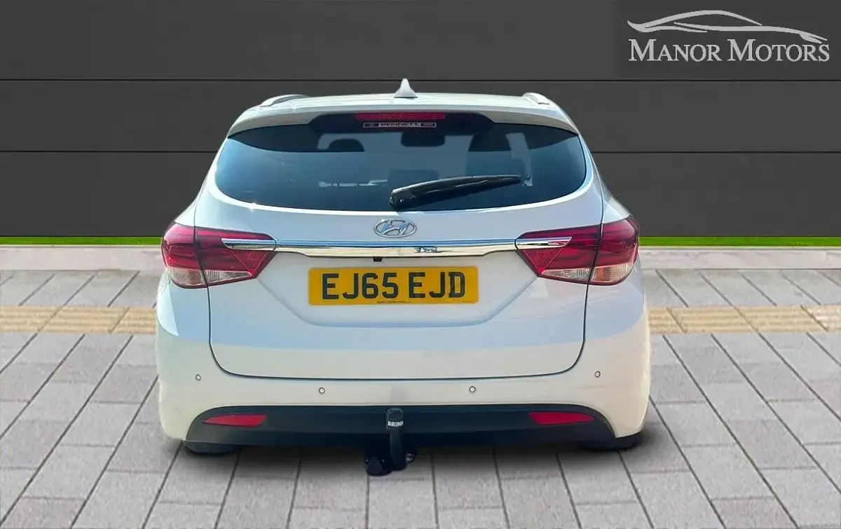 Used Hyundai i40 SE 115 HP (84 kW) 2015 White Estate