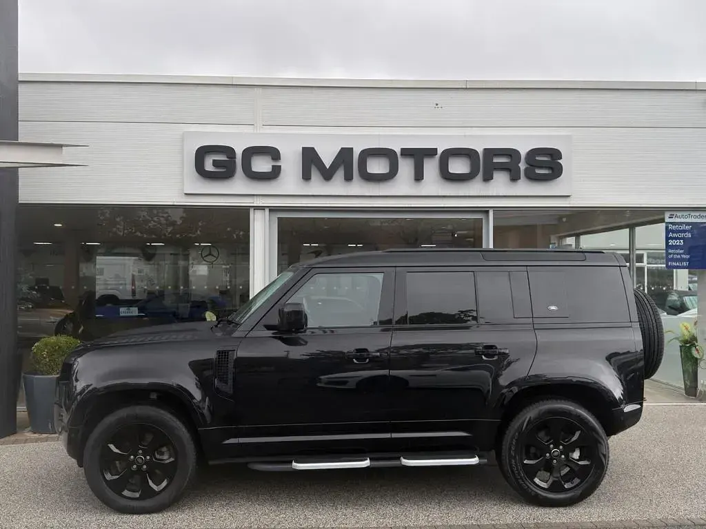Used Land Rover Defender Black Edition 250 HP (183 kW) 2023 Black SUV