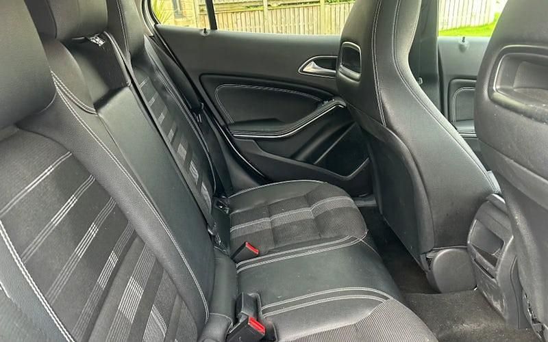 Used Mercedes GLA180 Urban 122 HP (89 kW) 2019 White SUV