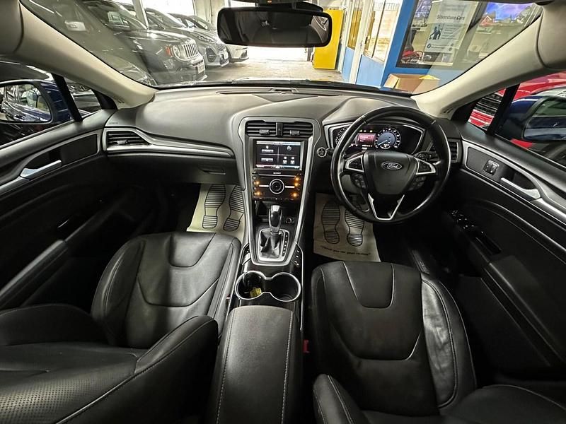 Usado Ford Mondeo Titanium 240 HP (176 kW) 2015 Azul Carrinha