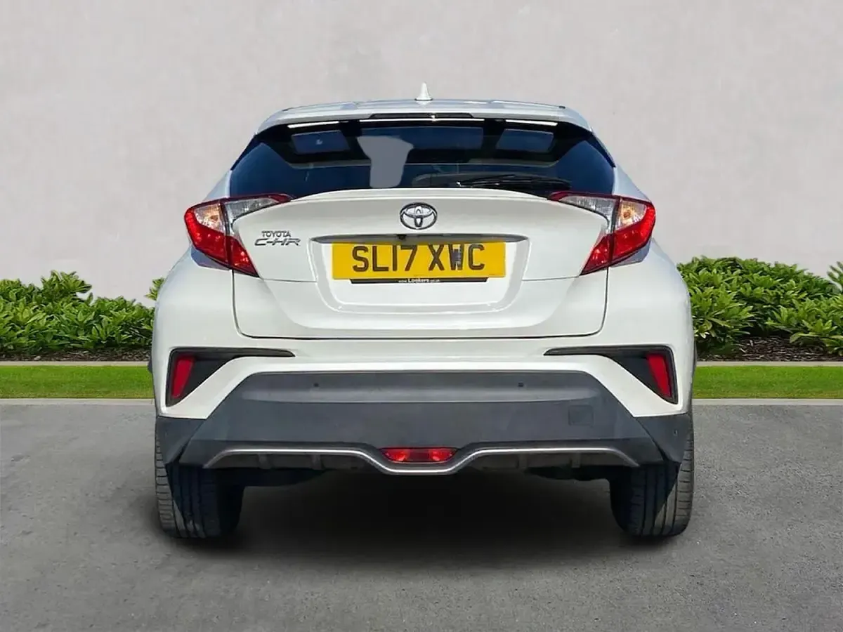 Used Toyota C-HR 116 HP (85 kW) 2017 White SUV