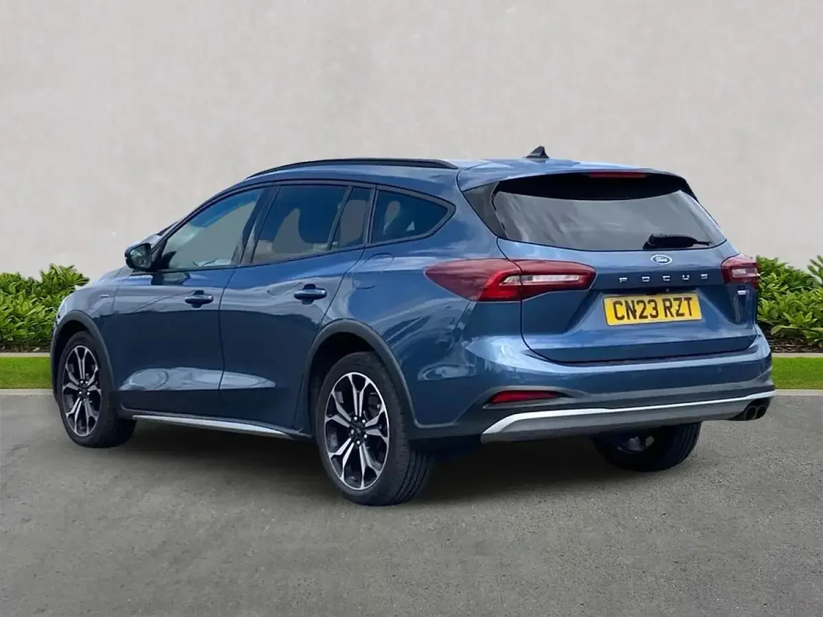 Used Ford Focus Active 155 HP (114 kW) 2023 Blue Estate