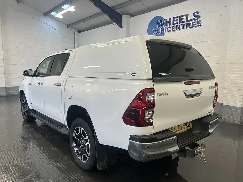 Second-hand Toyota HiLux 2023 Alb Pickup