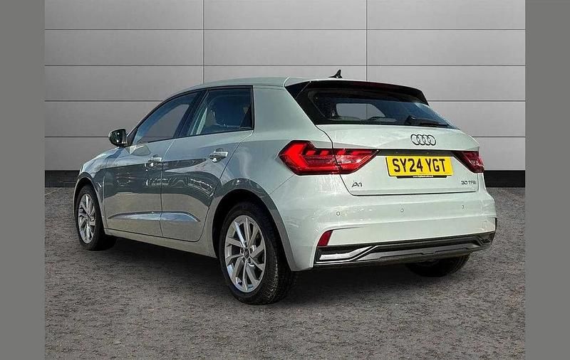 Begagnad Audi A1 Sport 108 HK (79 kW) 2024 Grå SUV