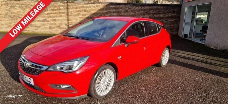 Used Vauxhall Astra Elite 150 HP (110 kW) 2016 Red Hatchback