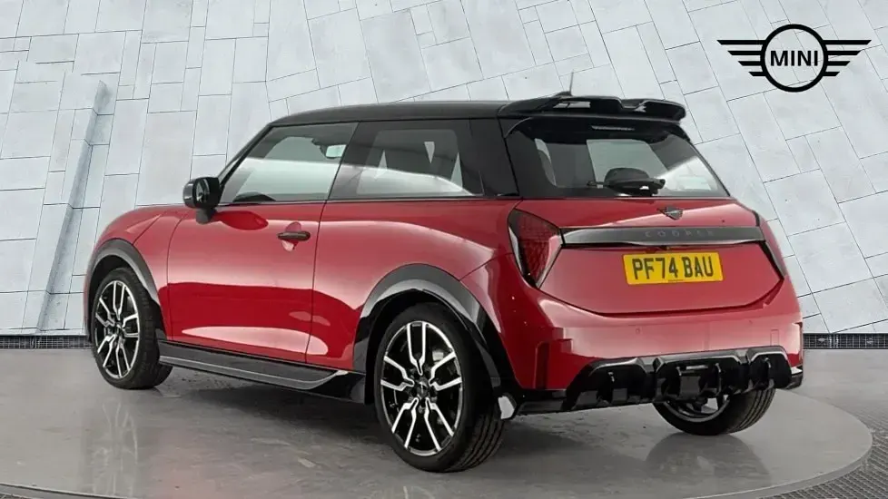Used Mini Cooper Hatch 154 HP (113 kW) 2024 Red Hatchback