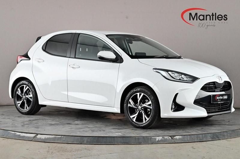 Used Toyota Yaris Design 116 HP (85 kW) 2024 White Hatchback
