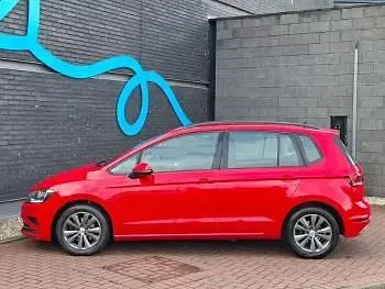 Used VW Golf VII SE 130 HP (95 kW) 2018 Red Hatchback