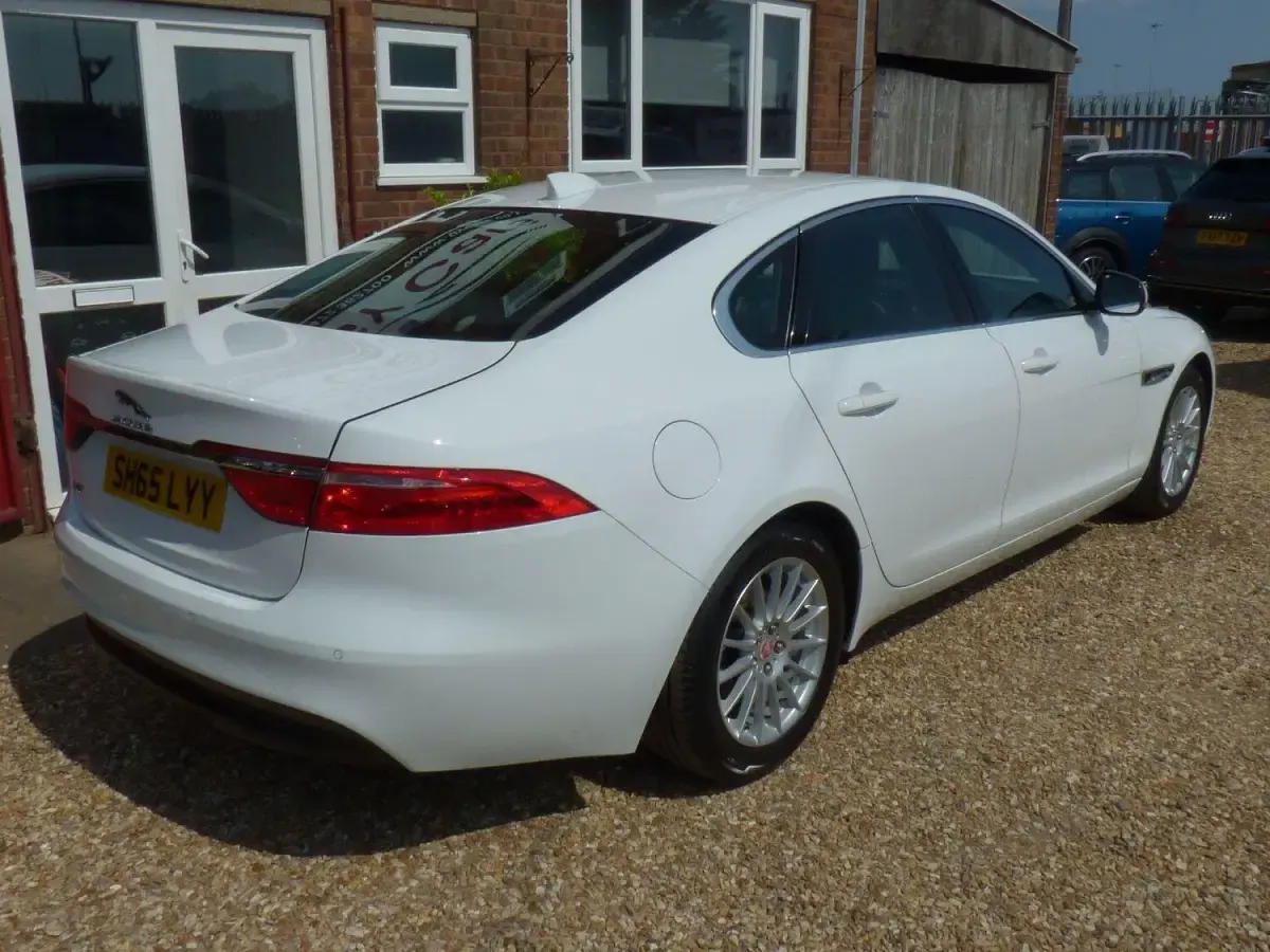 Used Jaguar XF Prestige 2015 White Sedan
