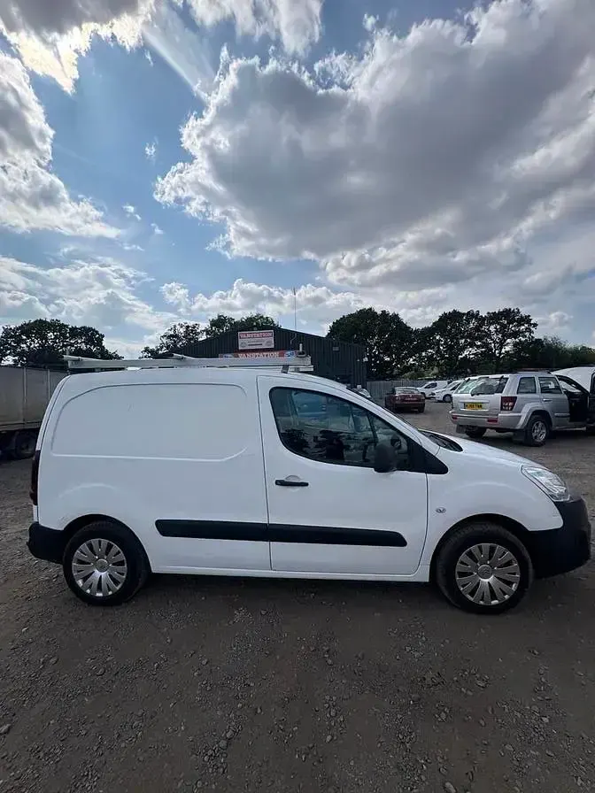 Used Citroën Berlingo 75 HP (55 kW) 2015 White MPV
