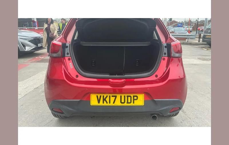 Used Mazda 2 Inclusive 88 HP (64 kW) 2017 Red Hatchback