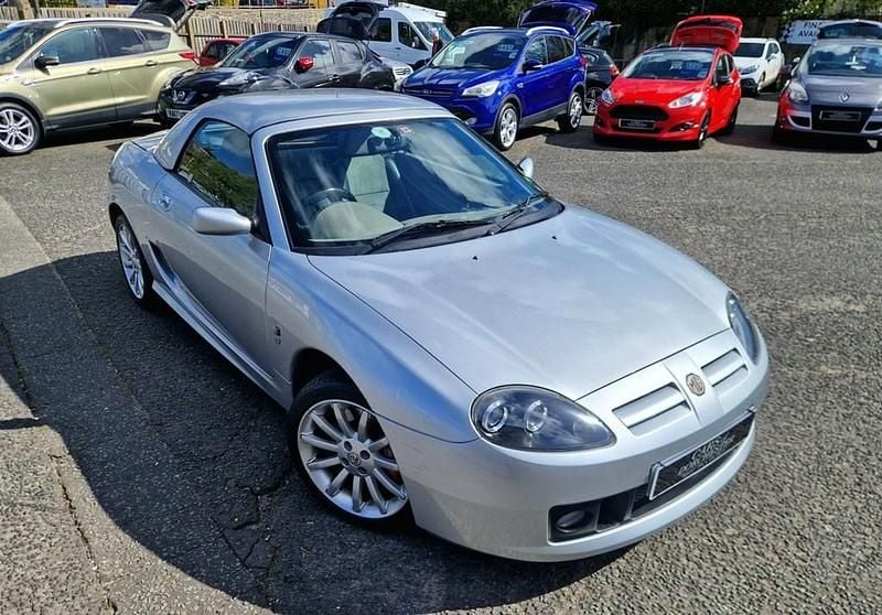 Usado MG TF SE 135 HP (99 kW) 2004 Prateado Cabrios