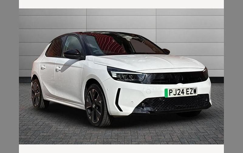 Arctic white Used 2024 Vauxhall Corsa-e Hatchback | £15,795 (Expensive) - Image 1/3