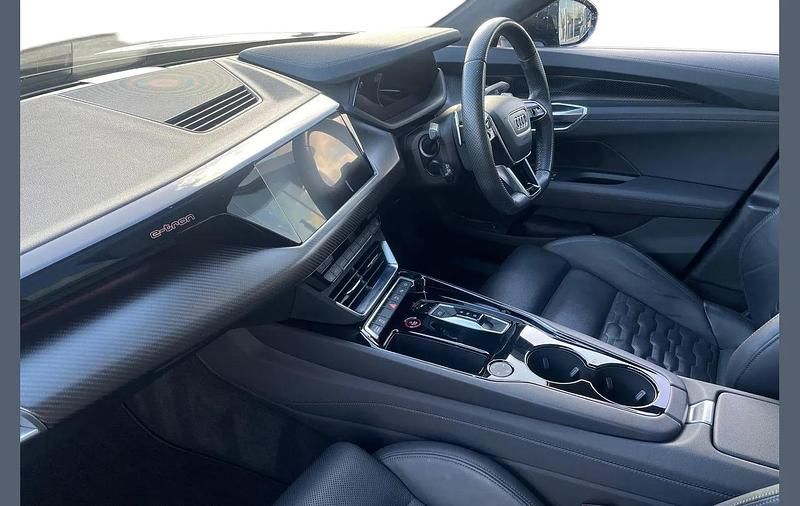 Second-hand Audi e-tron GT quattro Comfort 384 kW (523 CP) 2022 Negru Berlinǎ