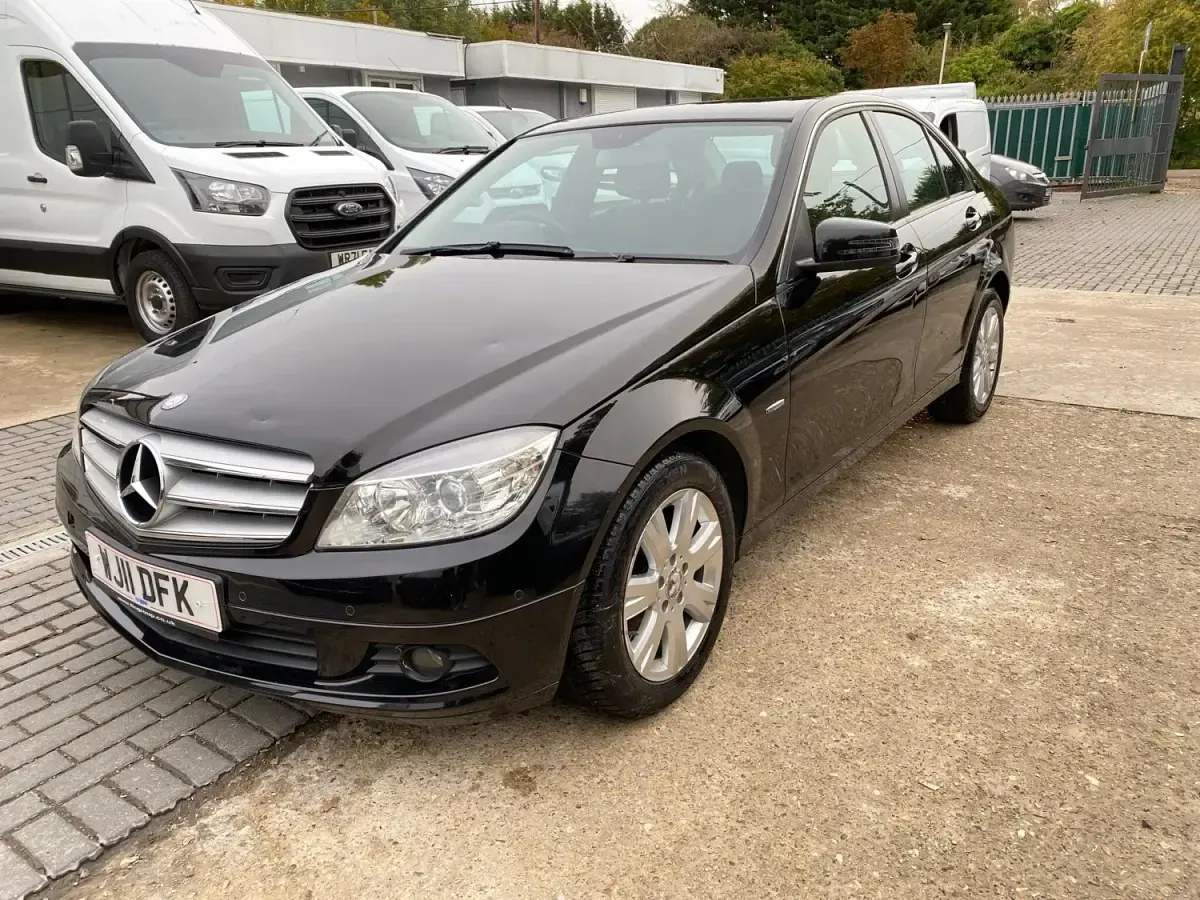 Begagnad Mercedes C180 Executive 156 HK (114 kW) 2011 Svart Sedan