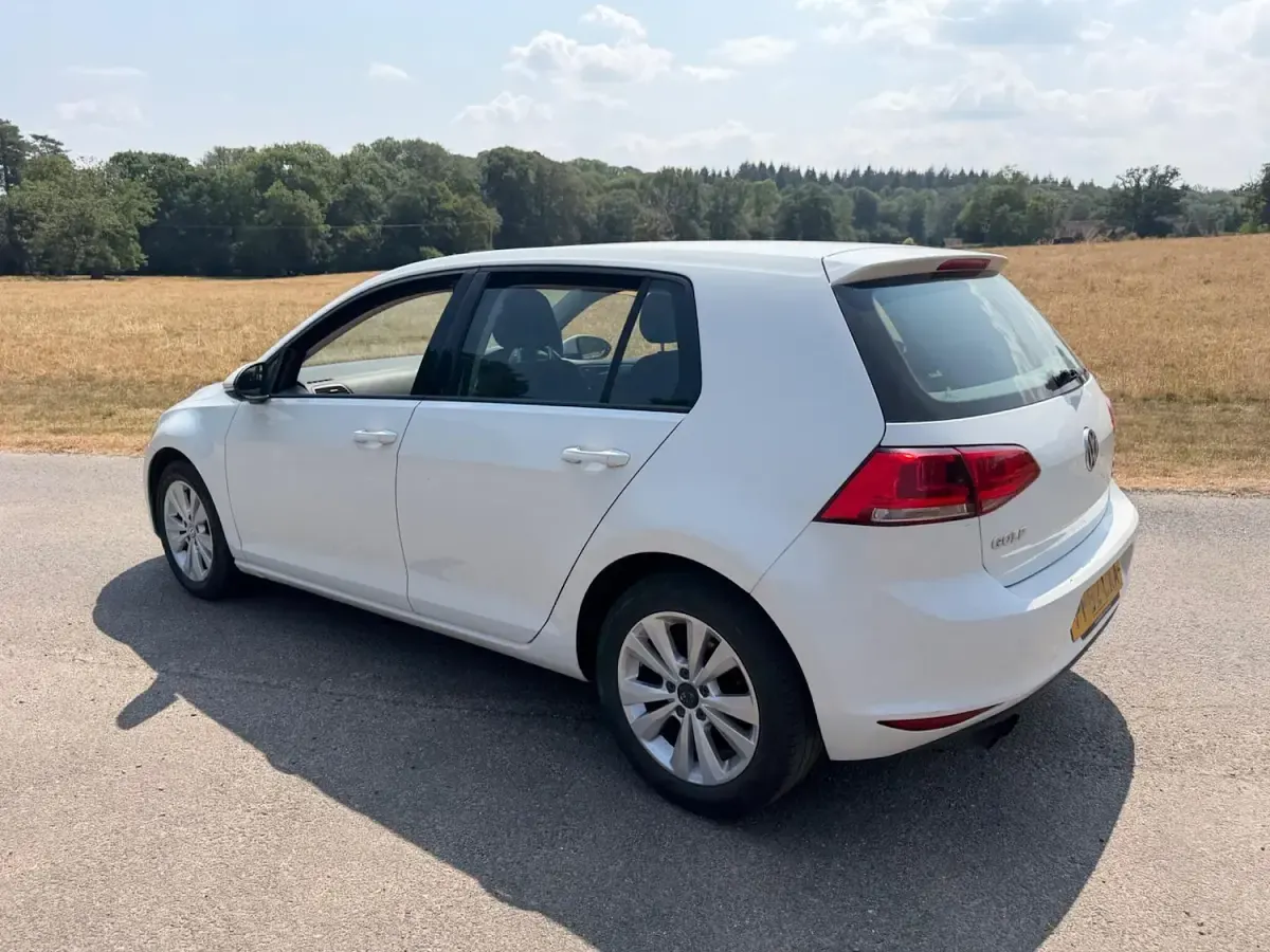 Used VW Golf VII SE 122 HP (89 kW) 2013 White Hatchback