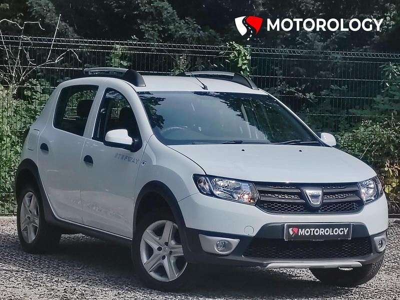 White Used 2015 Dacia Sandero Ambiance Hatchback | £5,250 (Fair price) - Image 1/4