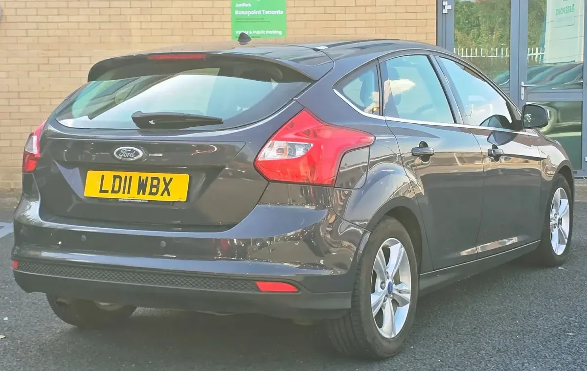 Used Ford Focus Zetec 115 HP (84 kW) 2011 Grey Hatchback