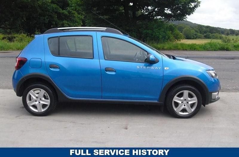 Blue Used 2015 Dacia Sandero Lauréate Hatchback | £3,995 (Good price) - Image 1/4