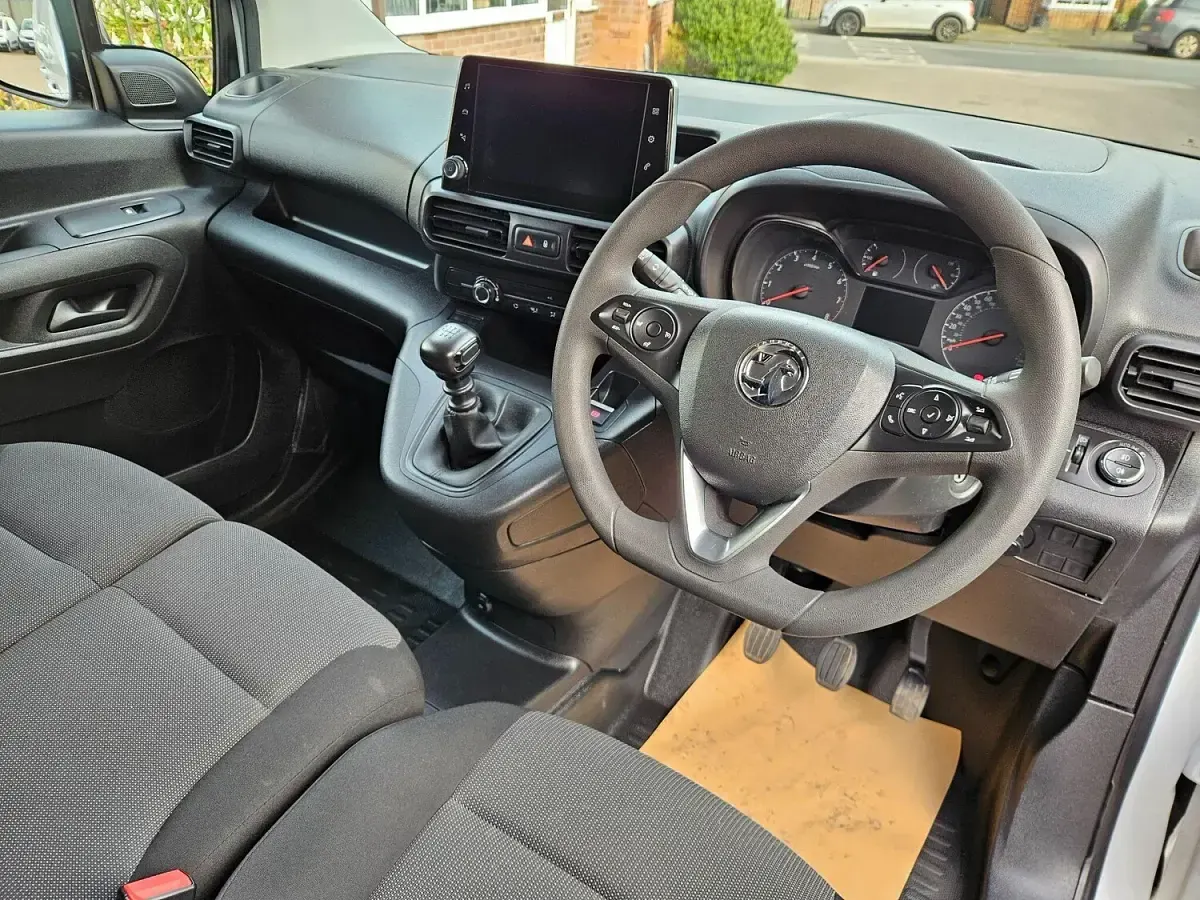 Used Vauxhall Combo S 100 HP (73 kW) 2023 White MPV