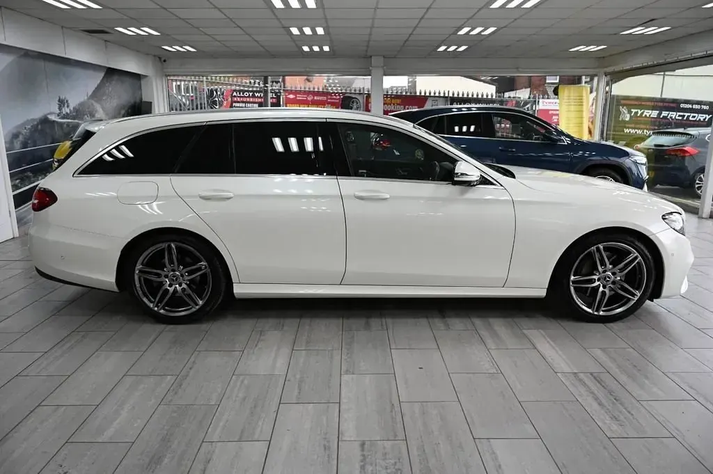 Gebraucht Mercedes E220 AMG line 194 PS (142 kW) 2019 Weiß Kombi
