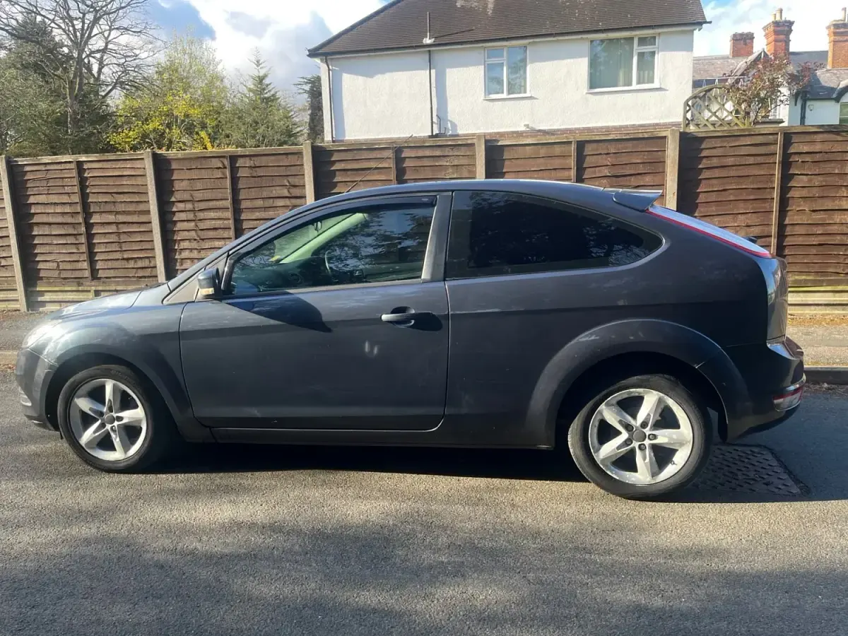 Używany Ford Focus Zetec 2008 Szary Hatchback