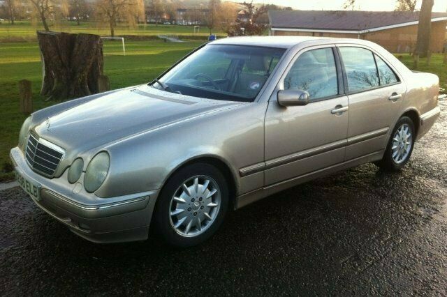 Begagnad Mercedes E200 Classic 2000 Sedan
