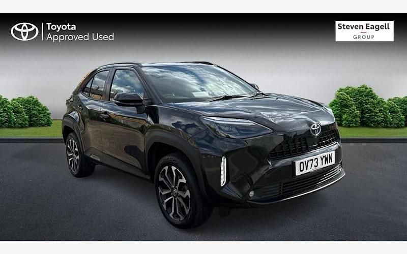 Used 2025 Toyota Yaris Hybrid Design Estate | £21,325 (Good price) - Image 1/4