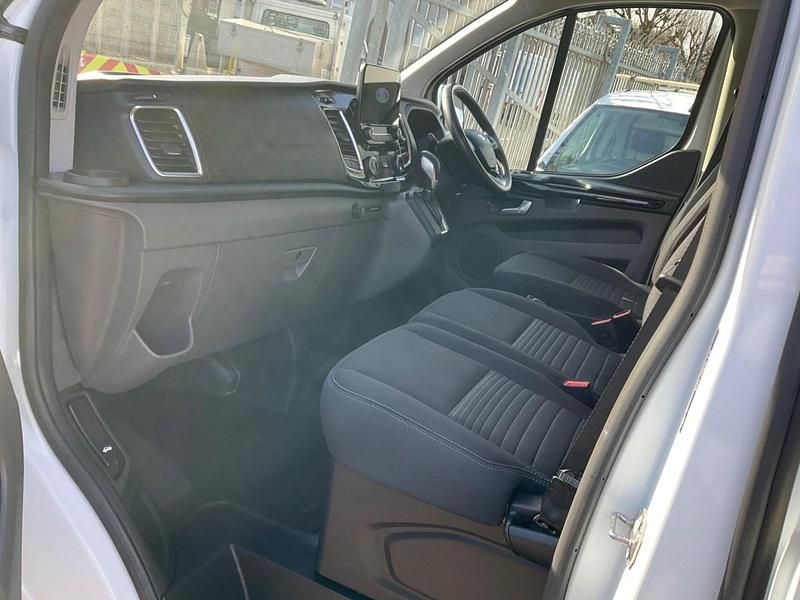 Used Ford Transit Custom Limited 170 HP (125 kW) 2022 White Van