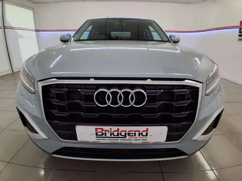 Begagnad Audi Q2 Sport 2022 Grå SUV