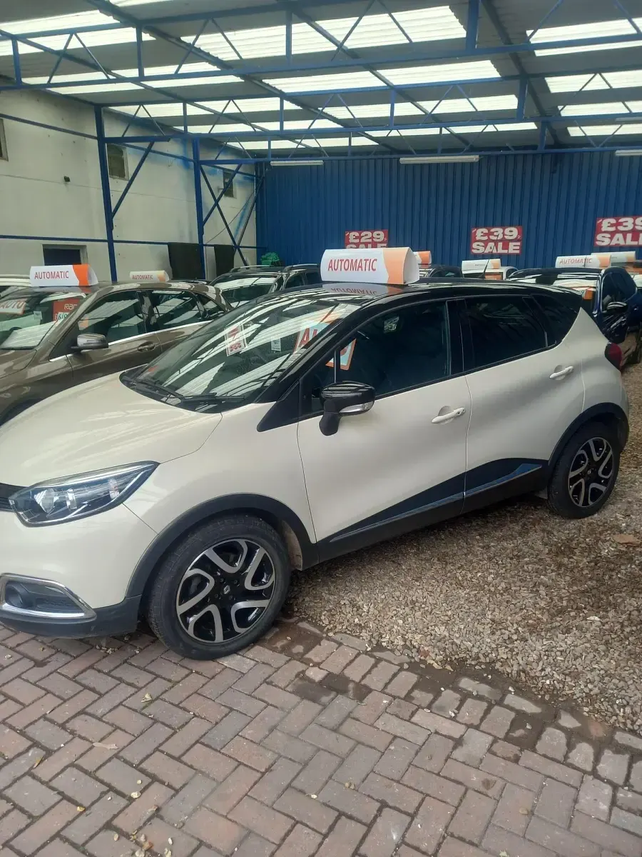 Usado Renault Captur Dynamique 120 CV (88 kW) 2014 Blanco SUV