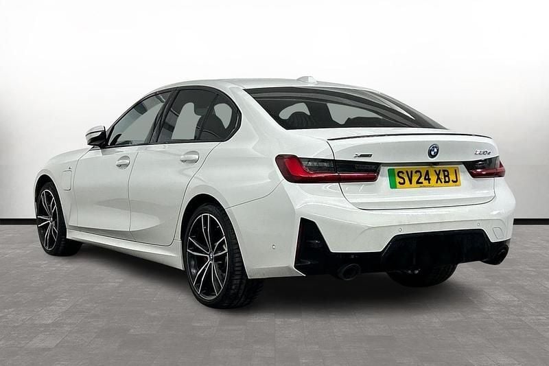 Begagnad BMW 330e M Sport 288 HK (211 kW) 2024 Vit Sedan