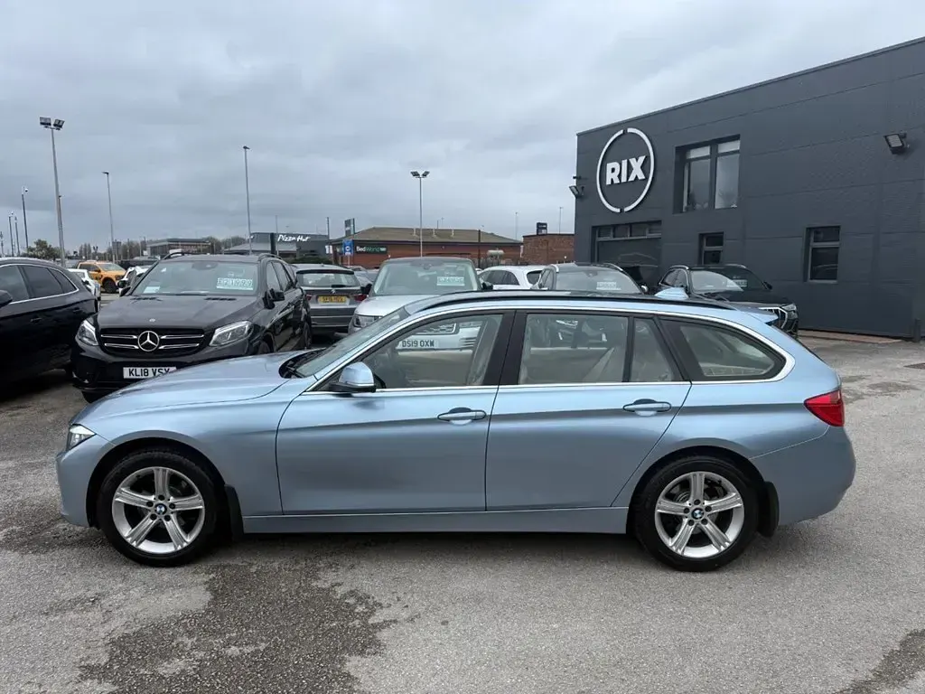 Gebraucht BMW 320 Comfort Edition 184 PS (135 kW) 2013 Blau Kombi