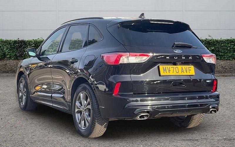 Usado Ford Kuga ST-Line 150 HP (110 kW) 2021 Preto SUV