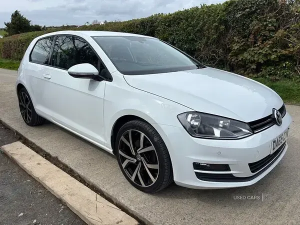 Usado VW Golf VII Match 110 HP (80 kW) 2015 Branco Citadino