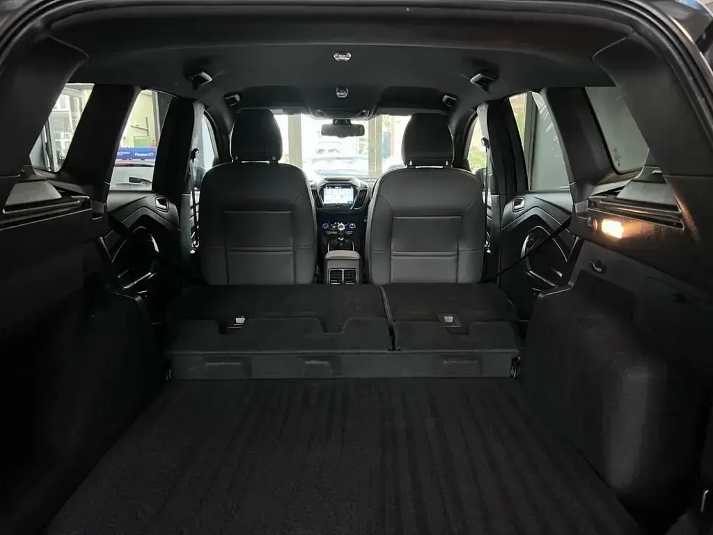Second-hand Ford Kuga ST-Line 150 CP (110 kW) 2019 Albastru SUV