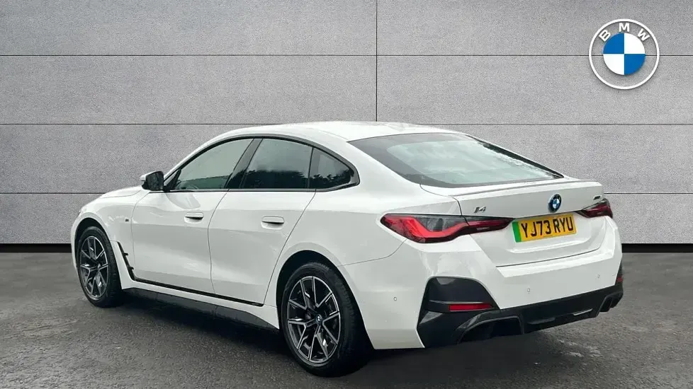 Używany BMW i4 M Sport 207 kW (282 KM) 2024 Biały Sedan/Limuzyna