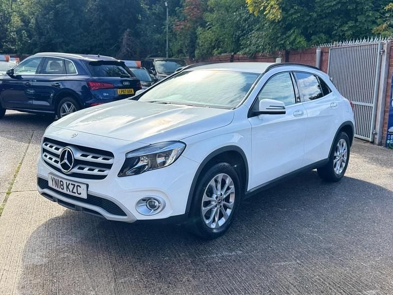 White Used 2018 Mercedes GLA200 SE SUV | £12,470 (Good price) - Image 1/4