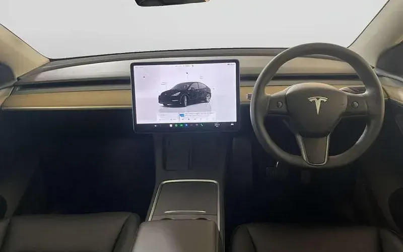 Używany Tesla Model Y Long Range AWD 286 kW (389 KM) 2025 SUV
